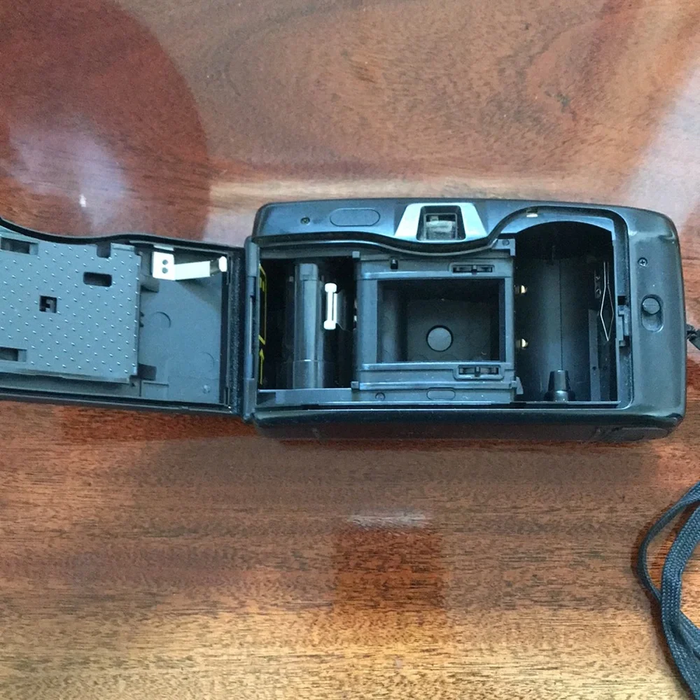 Black Film Photography Camera with Built-in Flash PS45s Vivitar